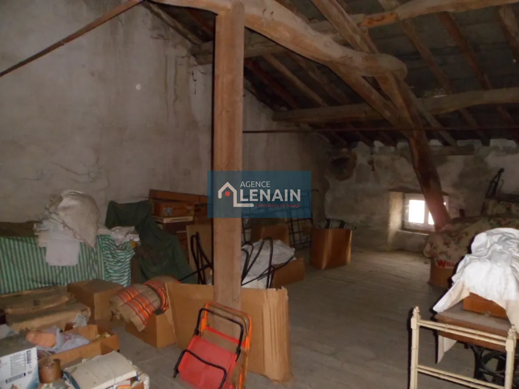 Maison de ville à Cerizay avec grand terrain et dépendance, idéal rénovation 