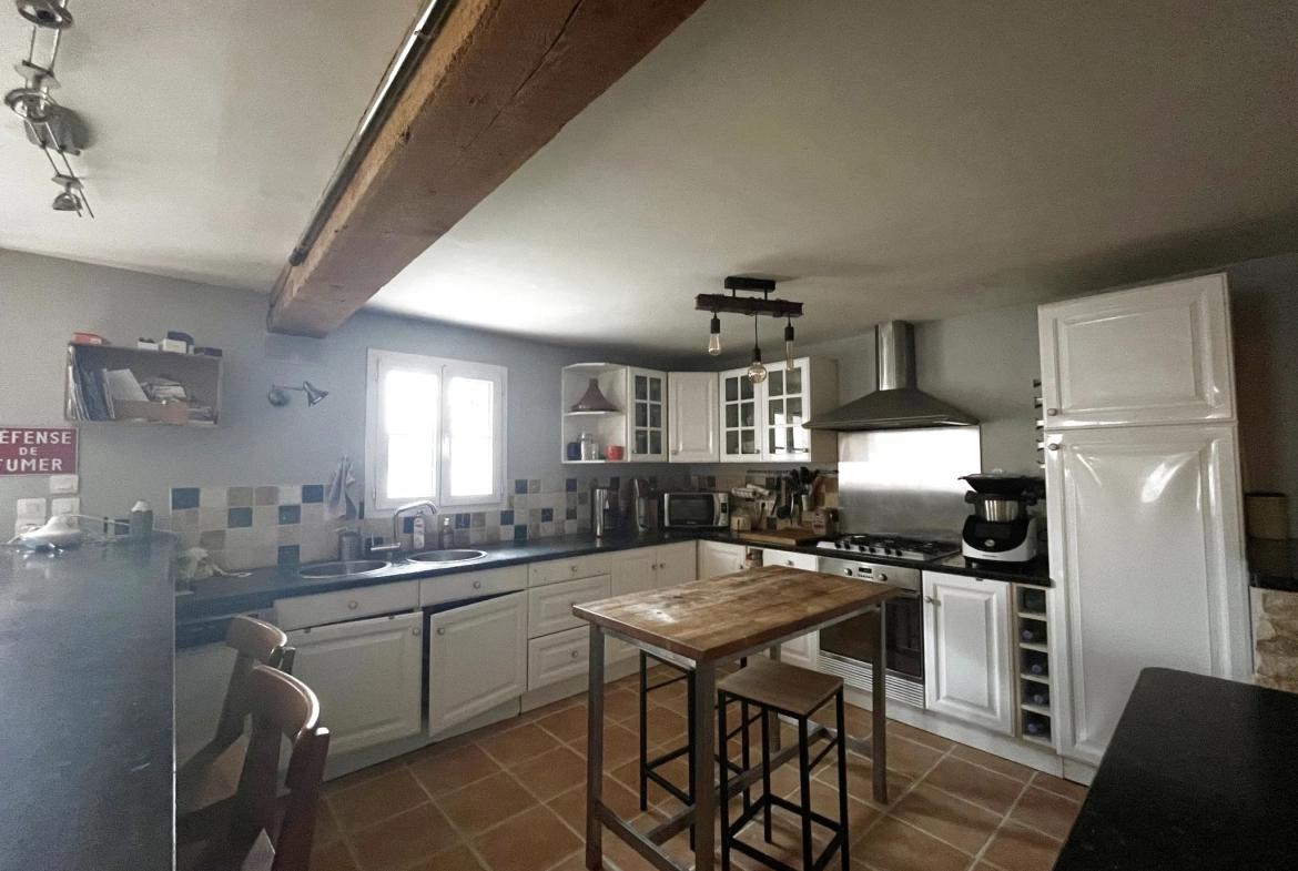 Maison en pierre avec piscine à Mauzé-sur-le-Mignon - 3 chambres, terrain clos 