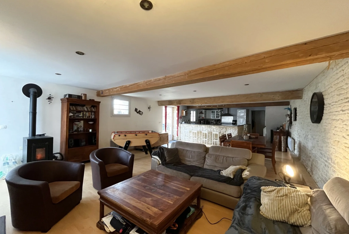 Maison en pierre avec piscine à Mauzé-sur-le-Mignon - 3 chambres, terrain clos 