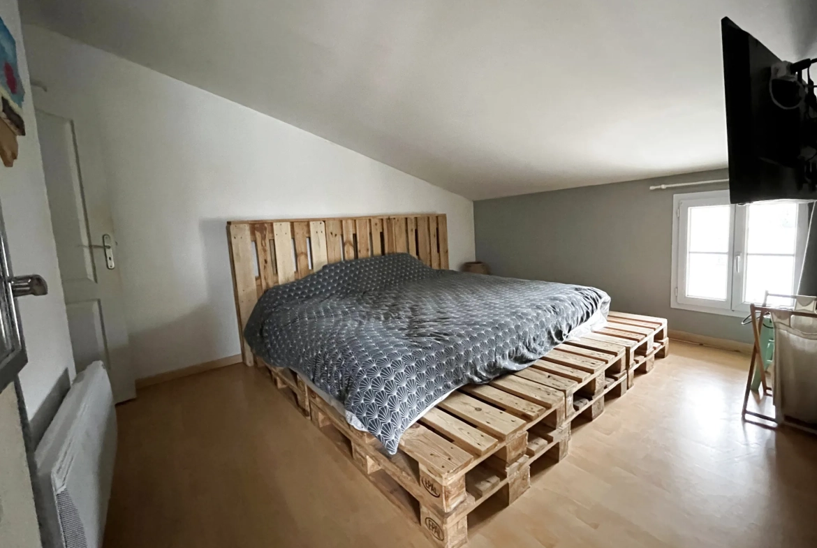 Maison en pierre avec piscine à Mauzé-sur-le-Mignon - 3 chambres, terrain clos 
