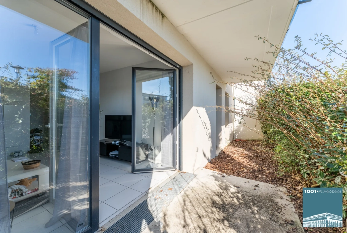 Appartement T2 à Parempuyre avec terrasse et parking sécurisé au centre-ville 