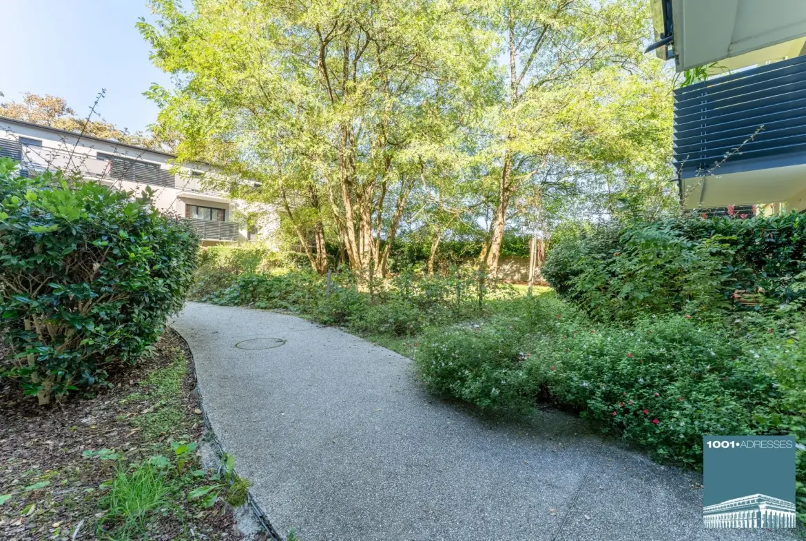 Appartement T2 à Parempuyre avec terrasse et parking sécurisé au centre-ville 