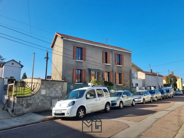 Maison familiale à Roanne avec grand terrain et dépendances - Exclu