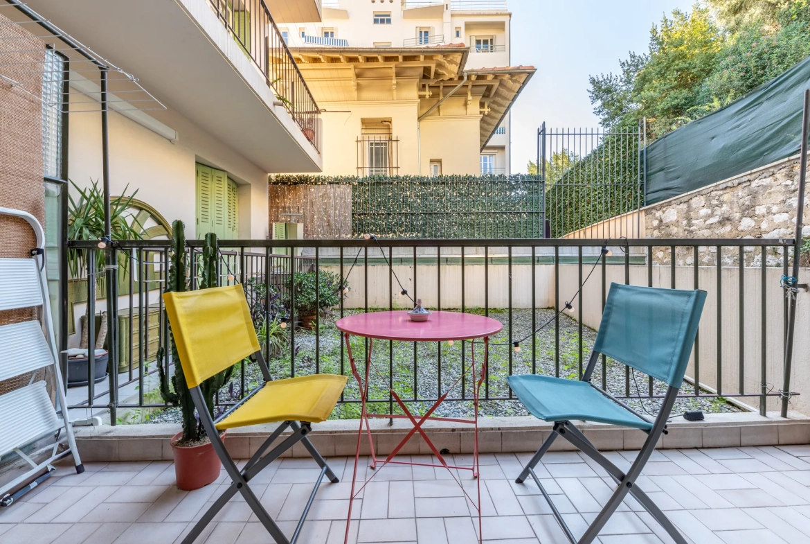 Appartement 3 pièces rénové avec terrasse et parking à Nice, secteur Parc Impérial 