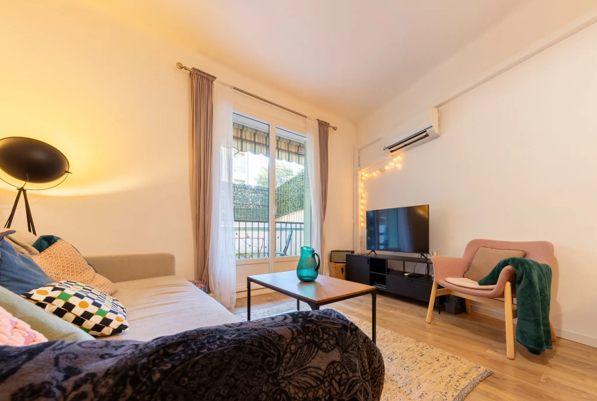 Appartement 3 pièces rénové avec terrasse et parking à Nice, secteur Parc Impérial 