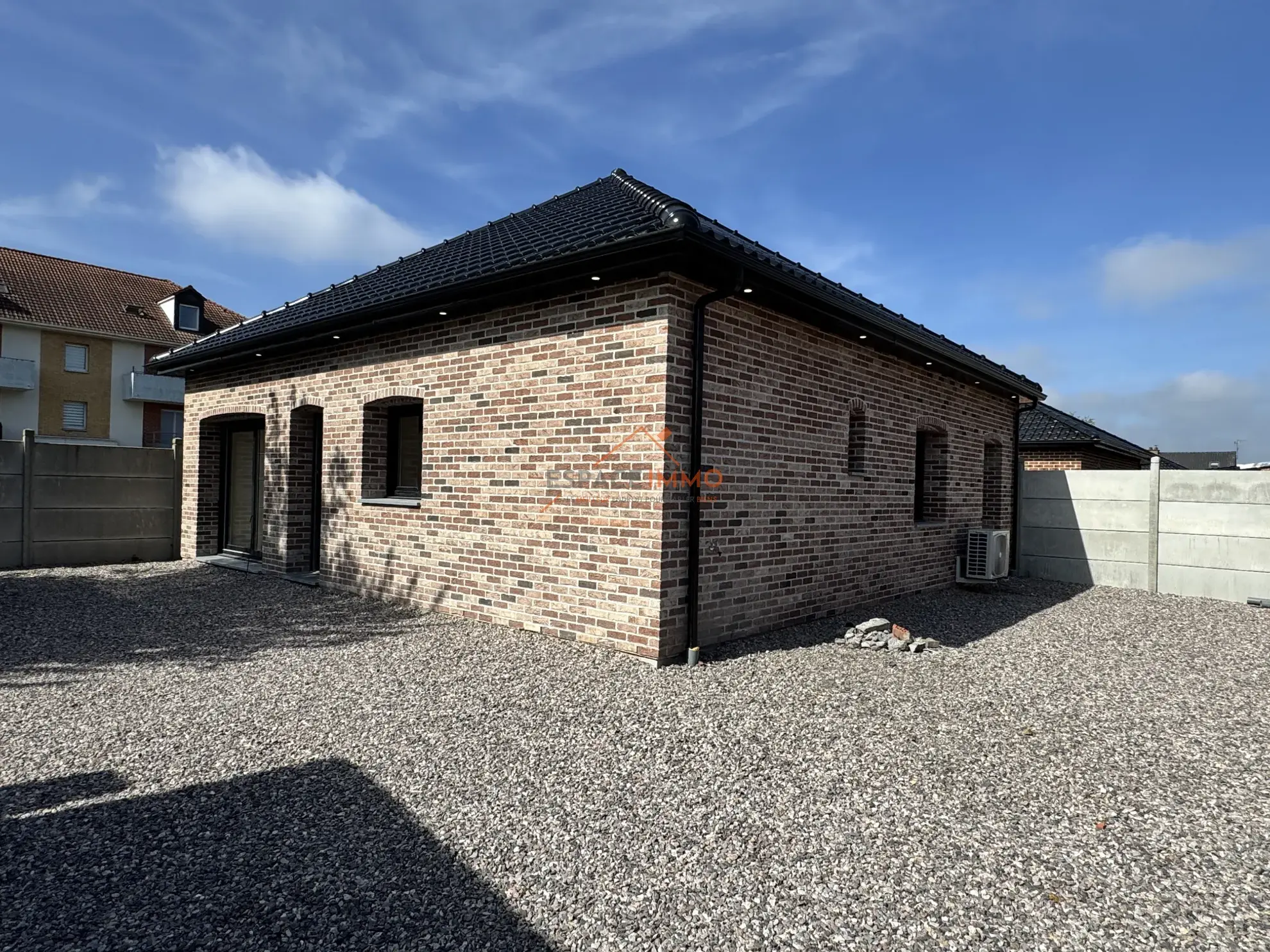 Pavillon neuf à Beuvrages avec 2 chambres, environnement calme et proche commodités 