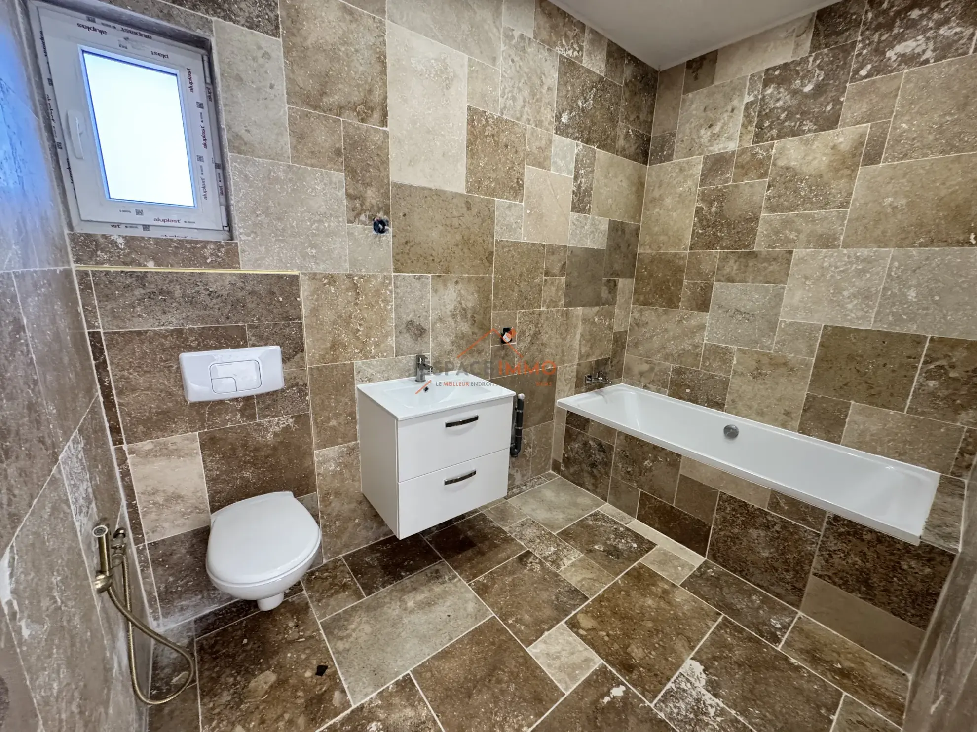 Pavillon neuf à Beuvrages avec 2 chambres, environnement calme et proche commodités 