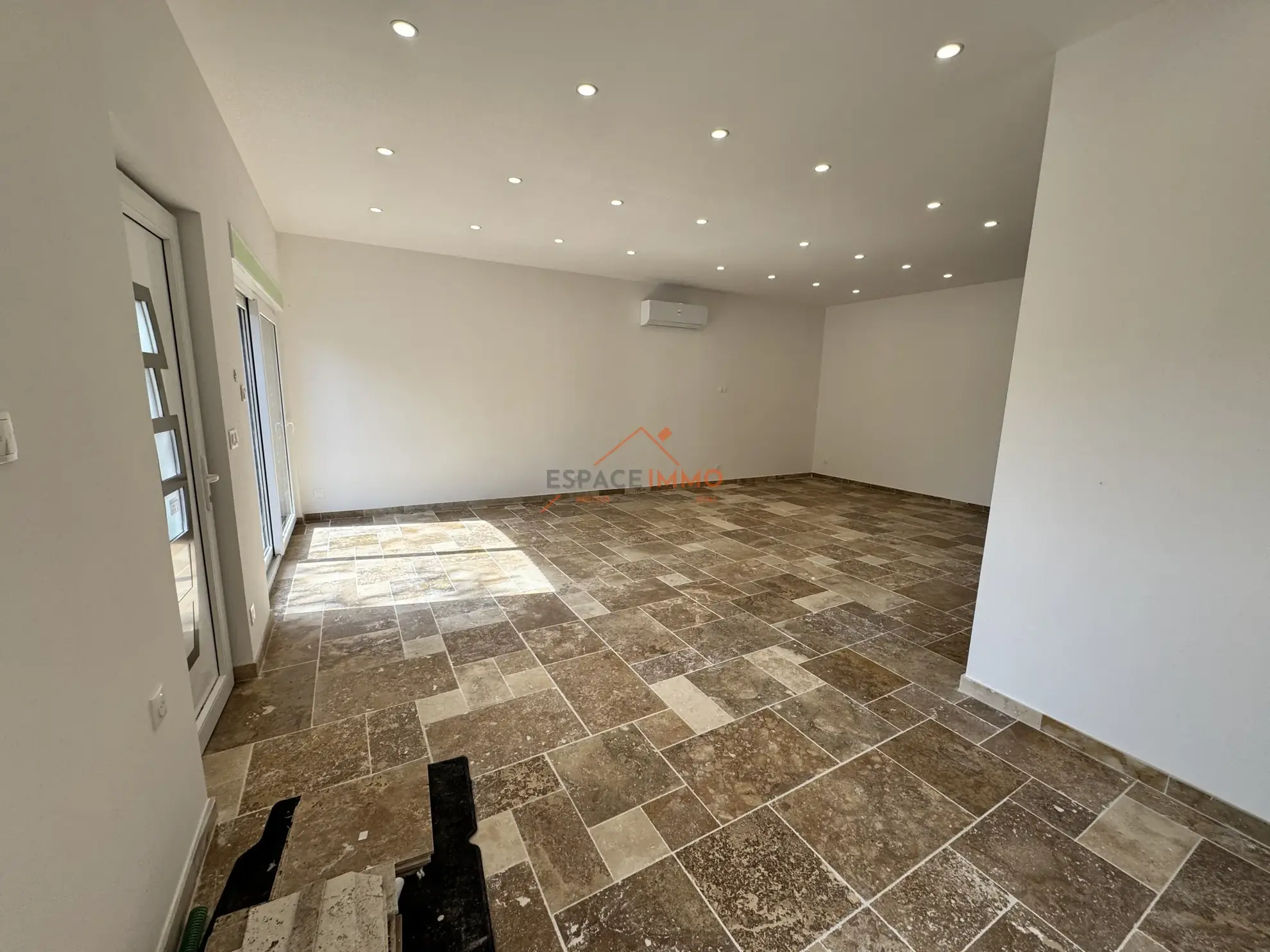 Pavillon neuf à Beuvrages avec 2 chambres, environnement calme et proche commodités 