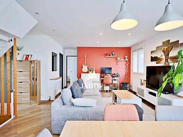 Appartement à vendre à Riom : maison mitoyenne avec piscine et jardin clos
