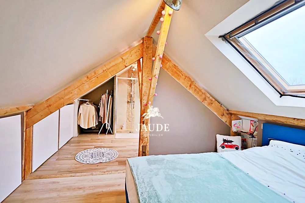 Appartement à vendre à Riom : maison mitoyenne avec piscine et jardin clos 