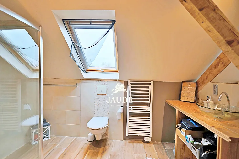 Appartement à vendre à Riom : maison mitoyenne avec piscine et jardin clos 