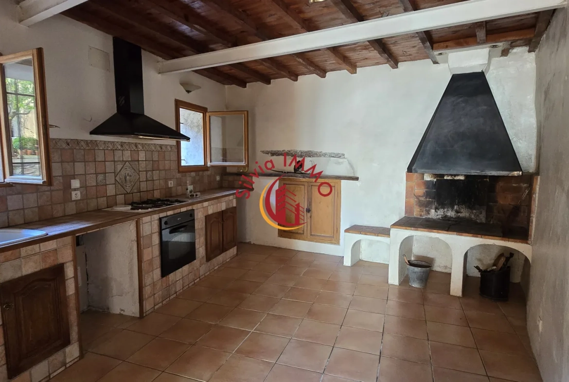 Maison de village à rafraîchir à Cassagnes - Opportunité à saisir 