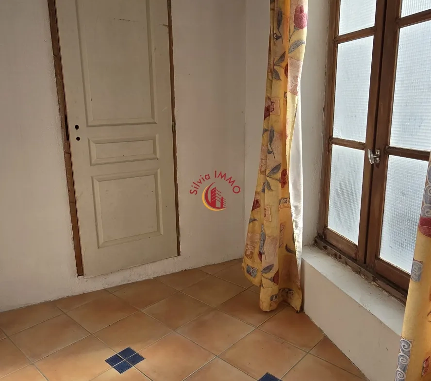 Maison de village à rafraîchir à Cassagnes - Opportunité à saisir 