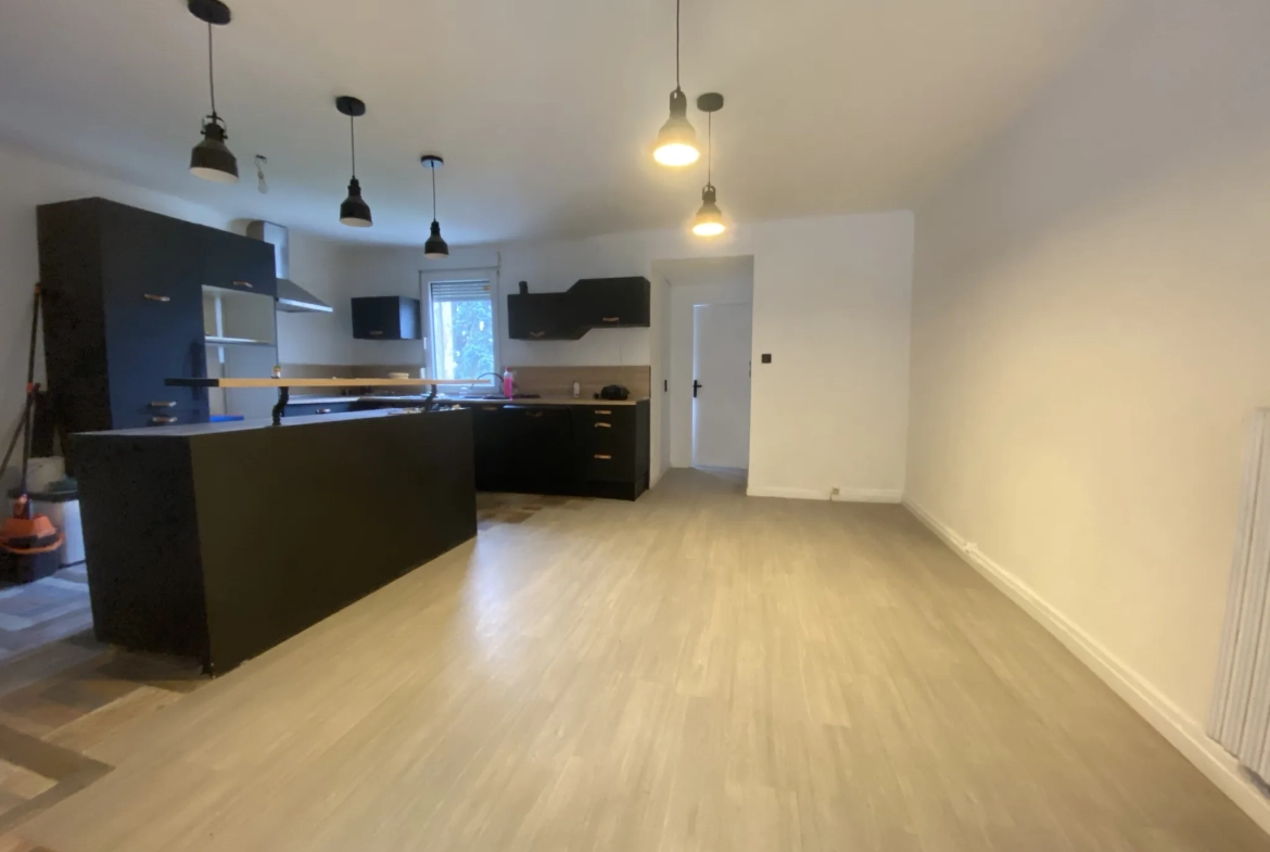 Maison F6 avec terrasse et dépendance à Creutzwald, 149 m², terrain 325 m² 