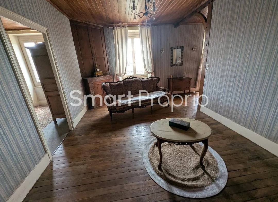 Maison spacieuse avec terrain constructible à Uzerche 