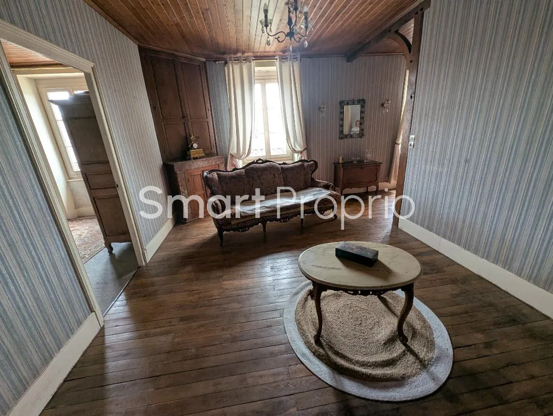 Maison spacieuse avec terrain constructible à Uzerche 