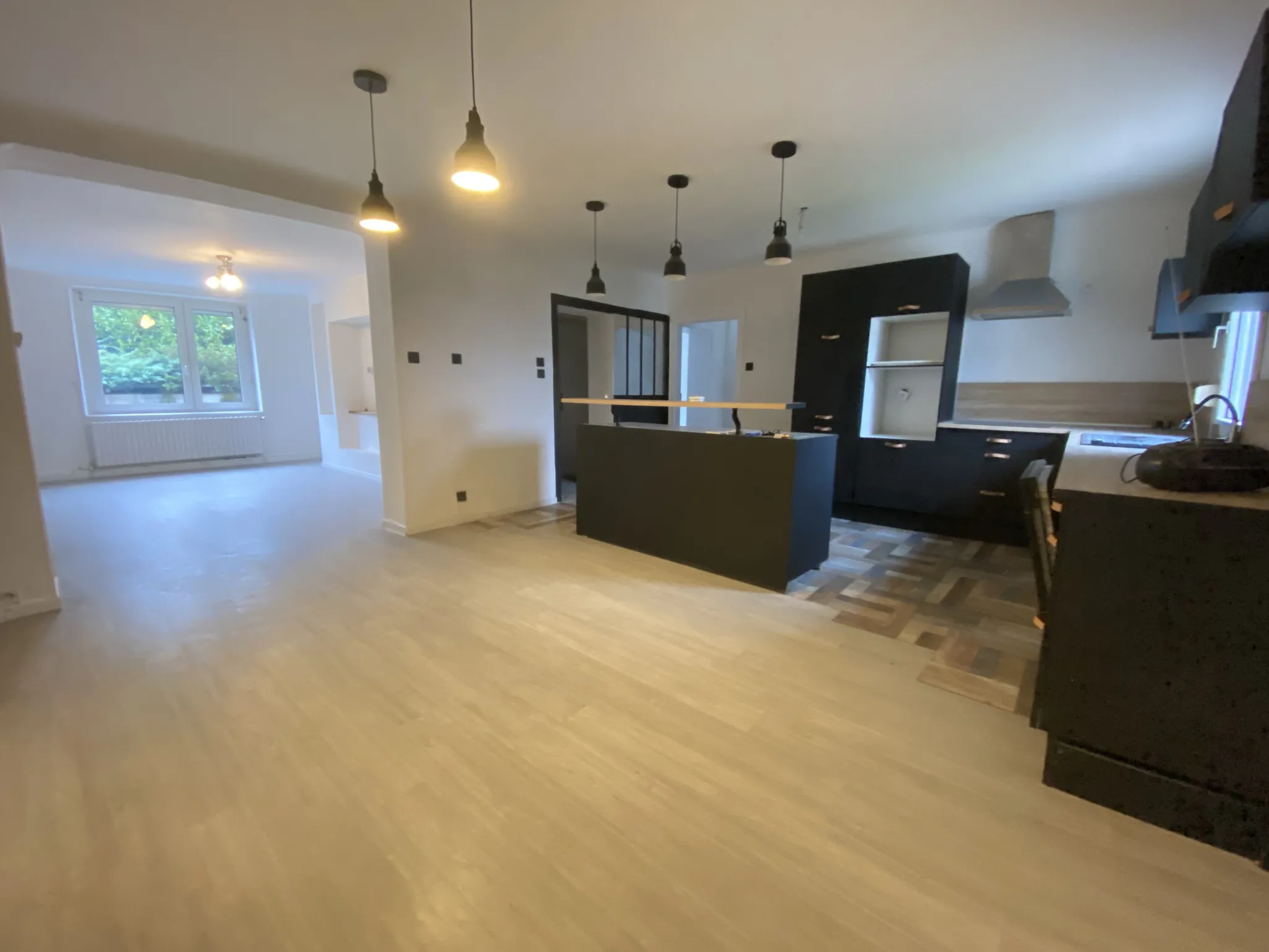 Maison F6 avec terrasse et dépendance à Creutzwald, 149 m², terrain 325 m² 
