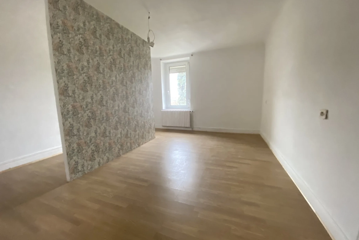 Maison F6 avec terrasse et dépendance à Creutzwald, 149 m², terrain 325 m² 
