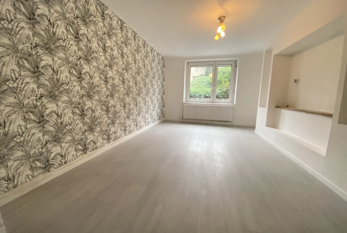 Maison F6 avec terrasse et dépendance à Creutzwald, 149 m², terrain 325 m² 