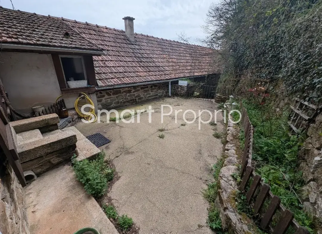 Maison spacieuse avec terrain constructible à Uzerche 