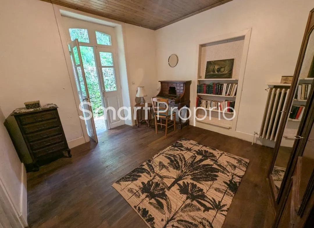 Maison spacieuse avec terrain constructible à Uzerche 