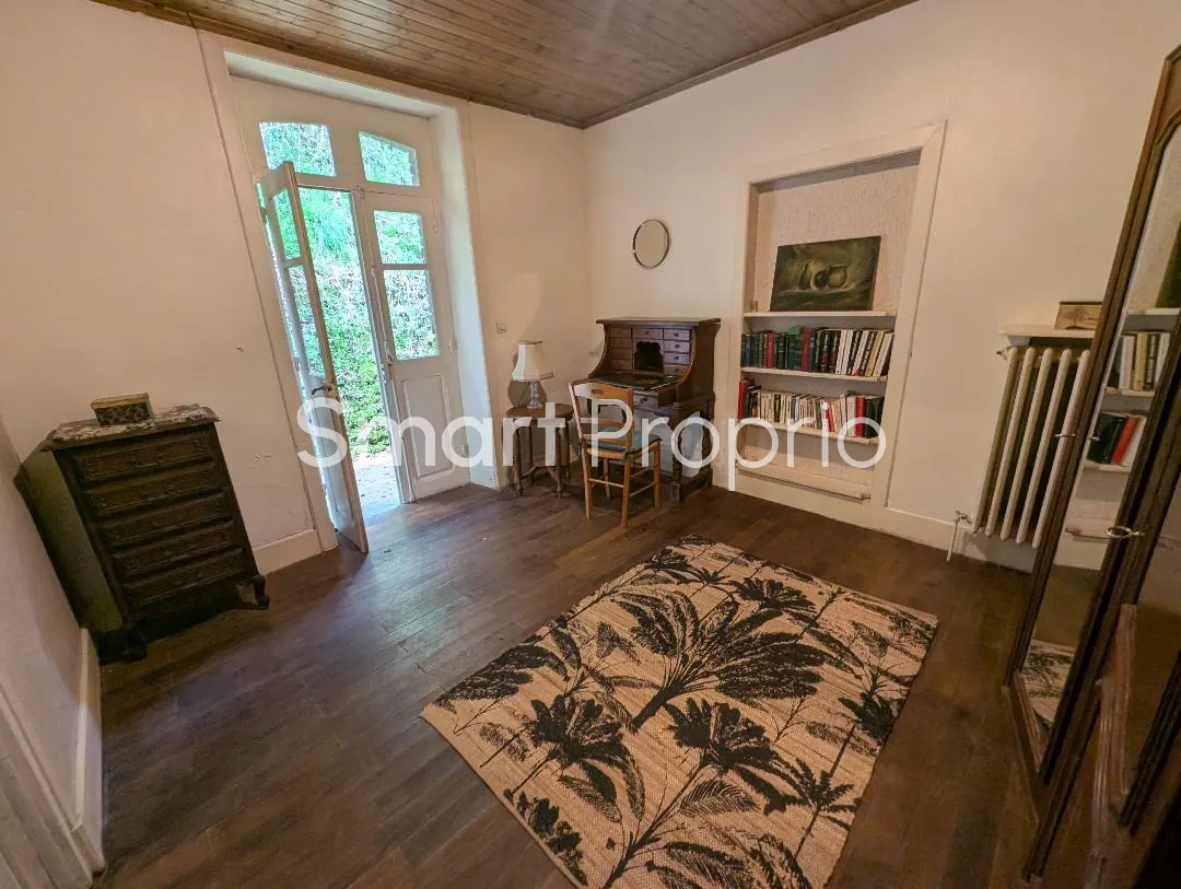Maison spacieuse avec terrain constructible à Uzerche 