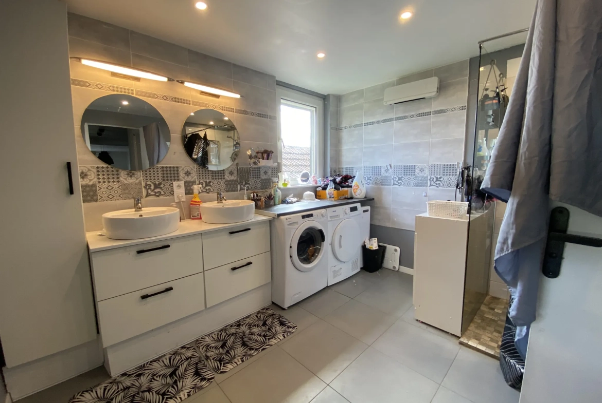 Maison F6 avec terrasse et dépendance à Creutzwald, 149 m², terrain 325 m² 