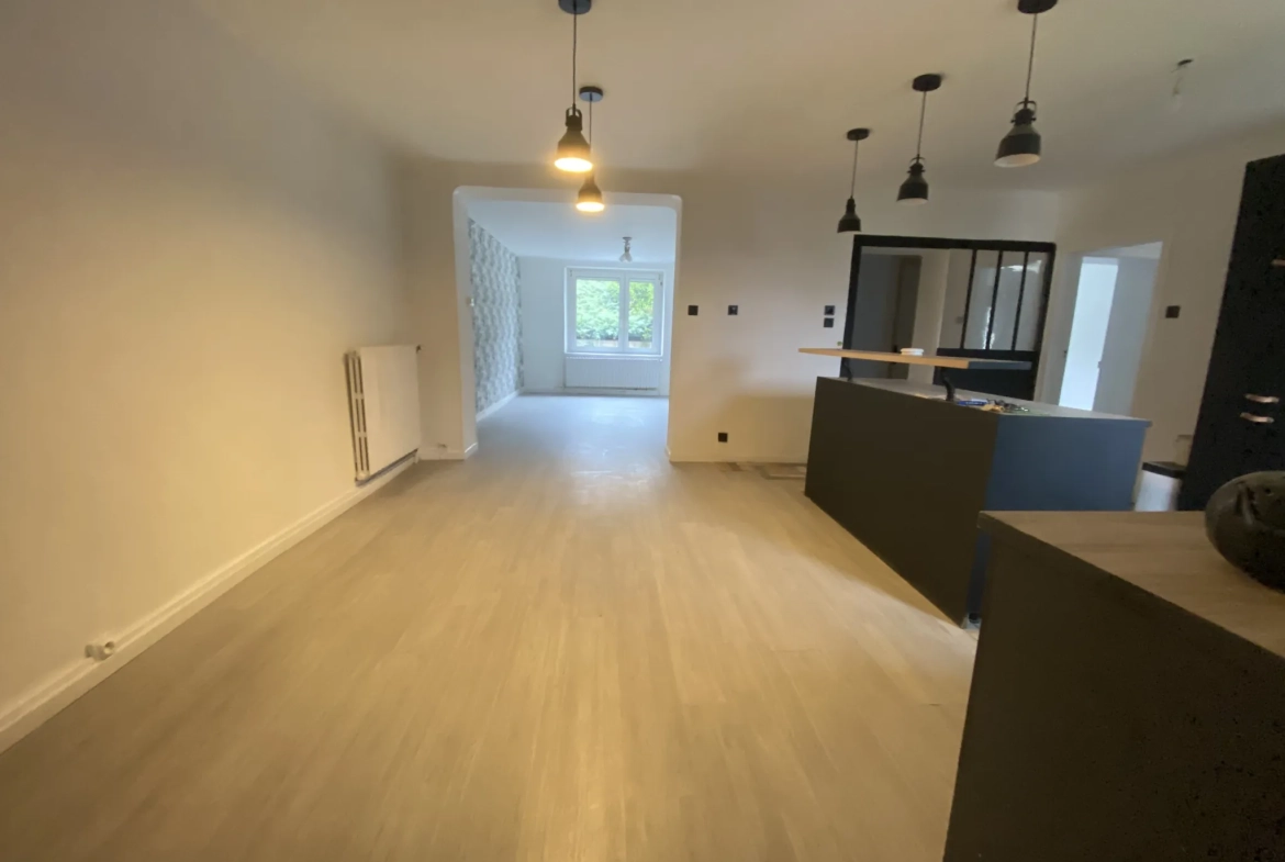 Maison F6 avec terrasse et dépendance à Creutzwald, 149 m², terrain 325 m² 