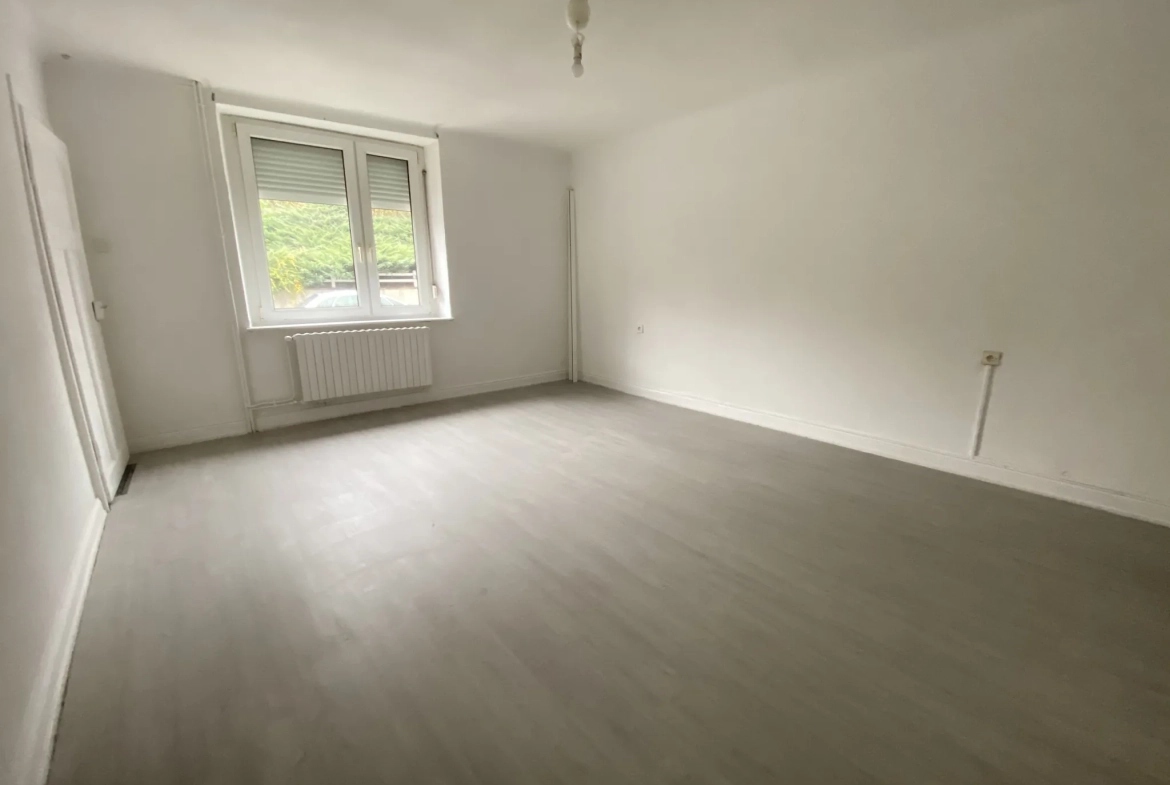 Maison F6 avec terrasse et dépendance à Creutzwald, 149 m², terrain 325 m² 