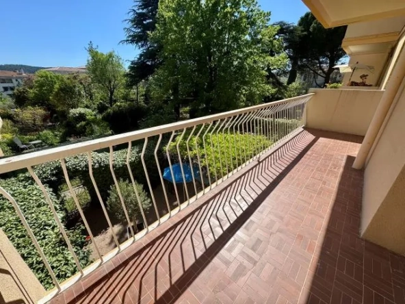Appartement T3 avec terrasse, garage à vendre à Aix-en-Provence Gambetta