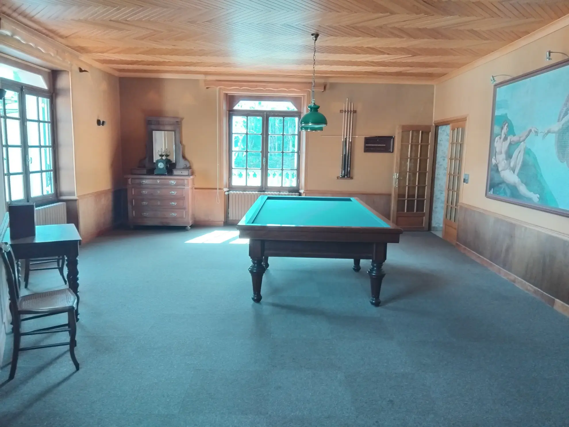 Maison à vendre à Lacaune avec grand garage et espace de rénovation 