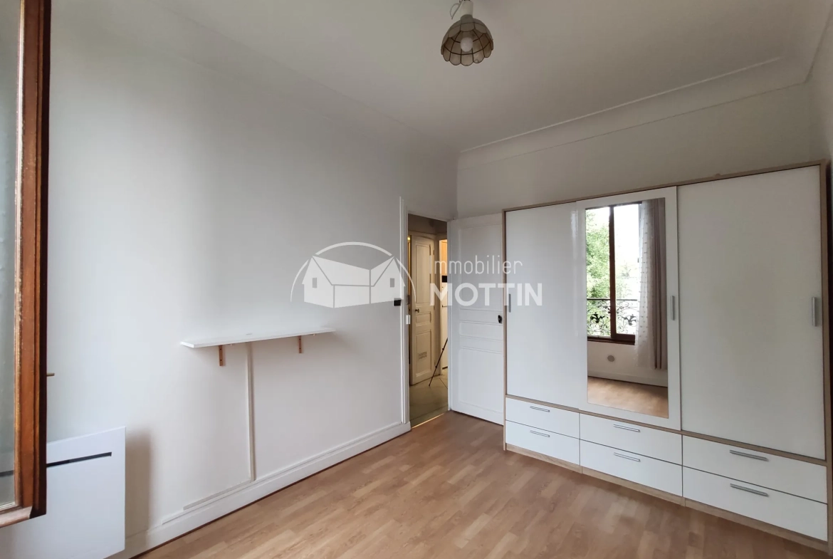 Appartement F2 de 30 m² à Ivry-sur-Seine proche transports et jardin 