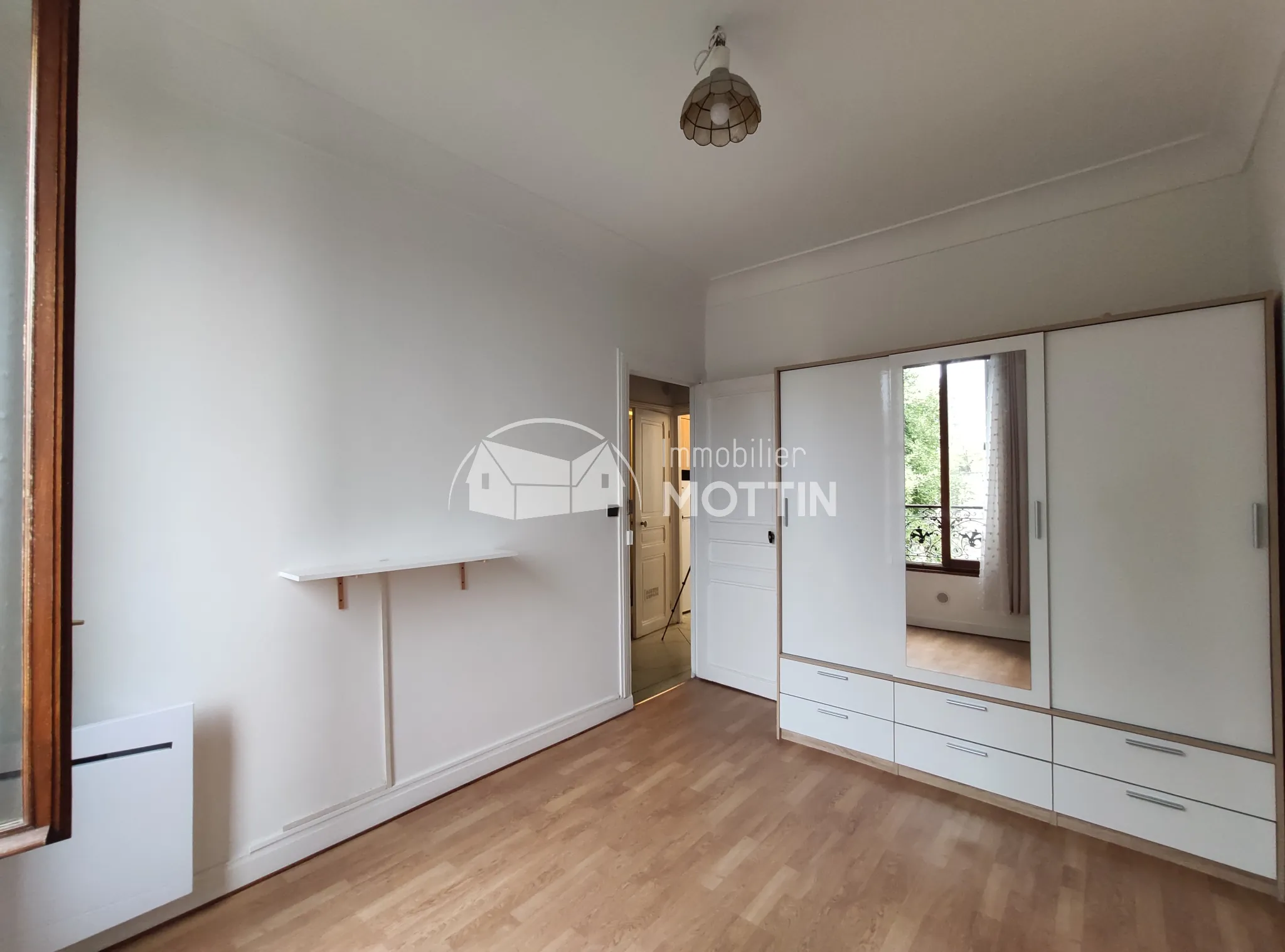 Appartement F2 de 30 m² à Ivry-sur-Seine proche transports et jardin 