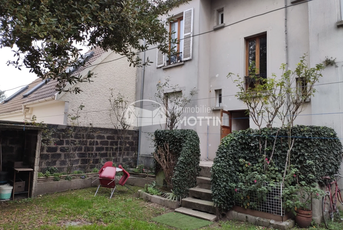 Appartement F2 de 30 m² à Ivry-sur-Seine proche transports et jardin 