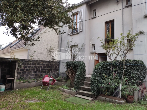 Appartement F2 de 30 m² à Ivry-sur-Seine proche transports et jardin