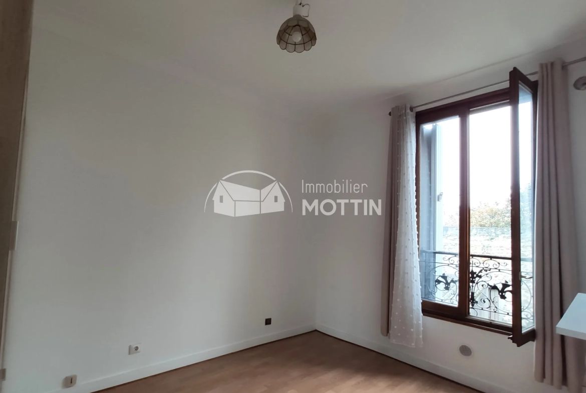 Appartement F2 de 30 m² à Ivry-sur-Seine proche transports et jardin 