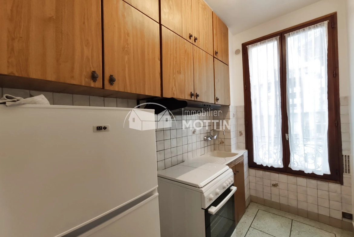 Appartement F2 de 30 m² à Ivry-sur-Seine proche transports et jardin 