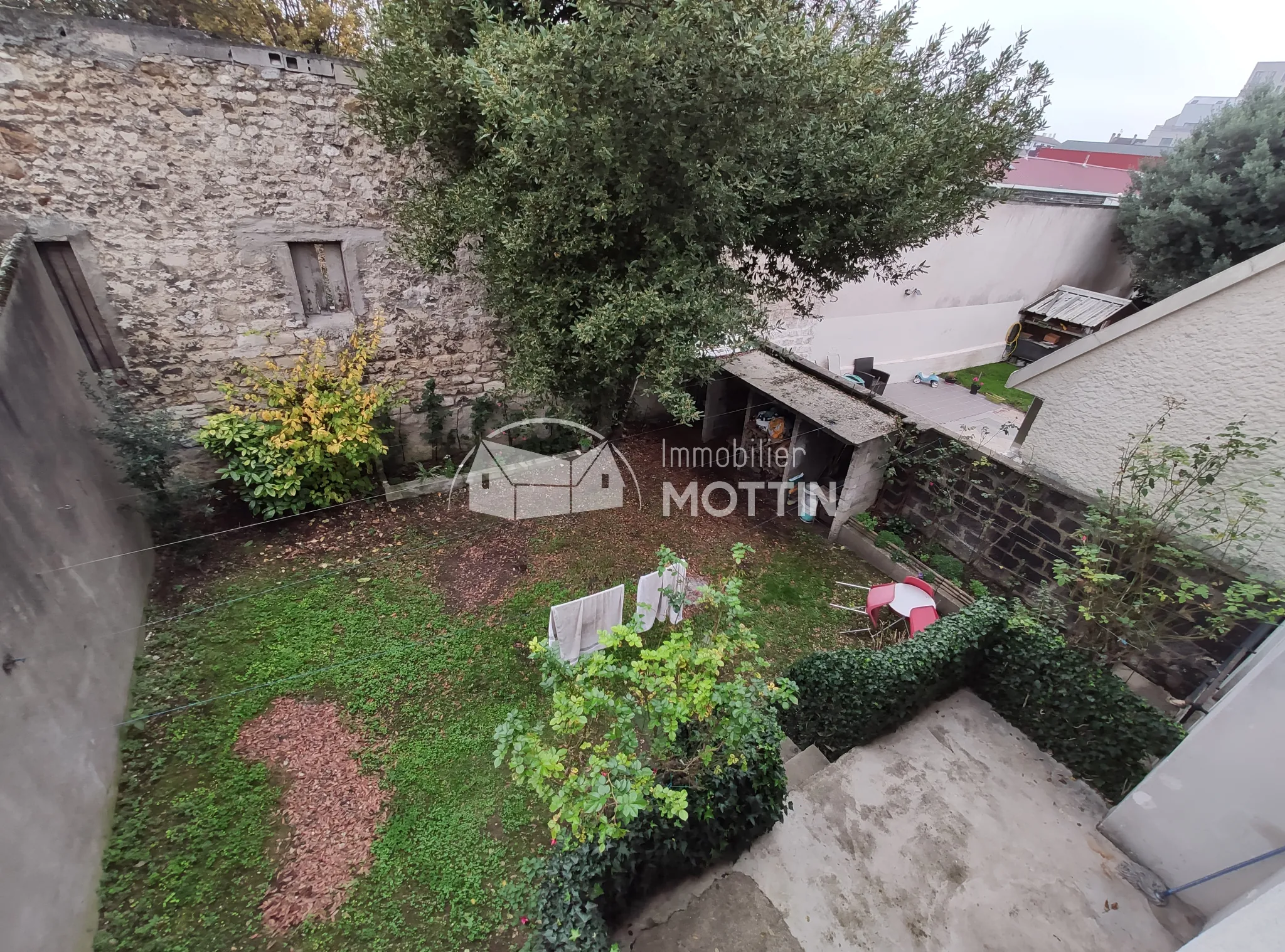 Appartement F2 de 30 m² à Ivry-sur-Seine proche transports et jardin 