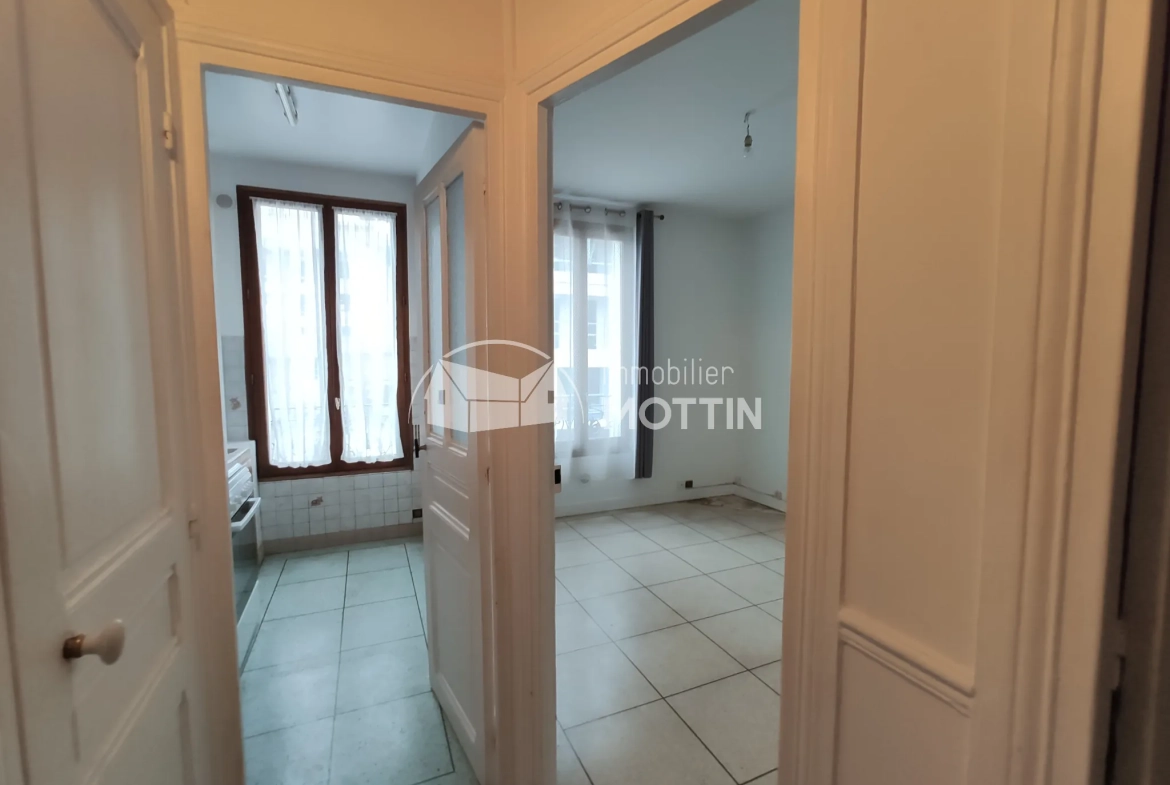 Appartement F2 de 30 m² à Ivry-sur-Seine proche transports et jardin 