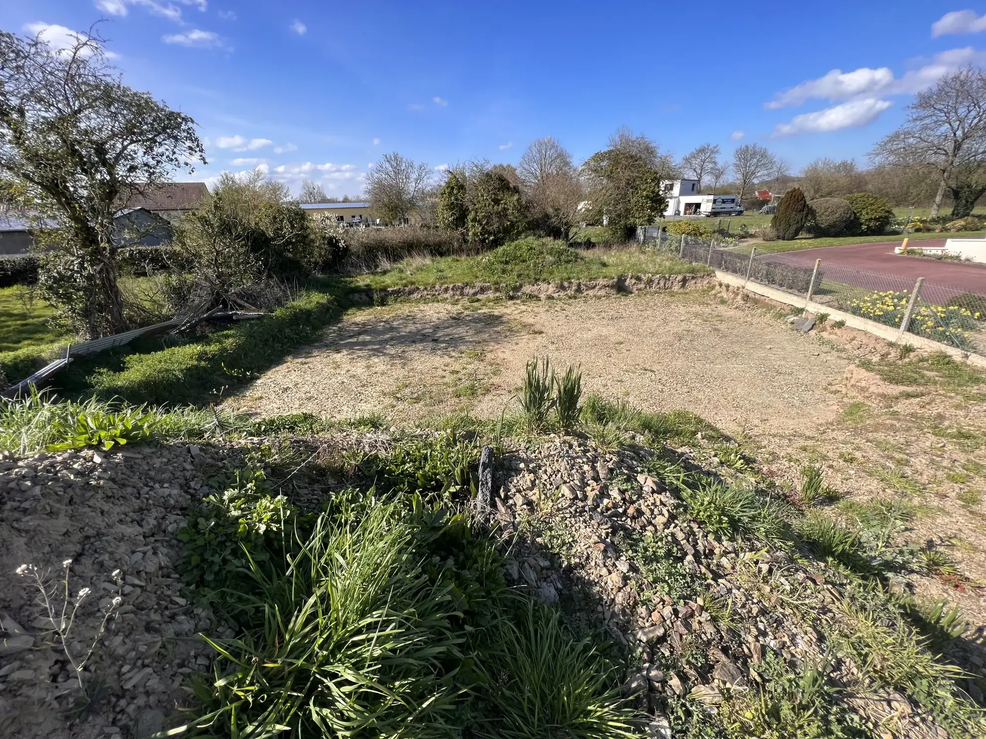 Terrain à bâtir de 605 m² à Guilberville, viabilisé et sans copropriété 