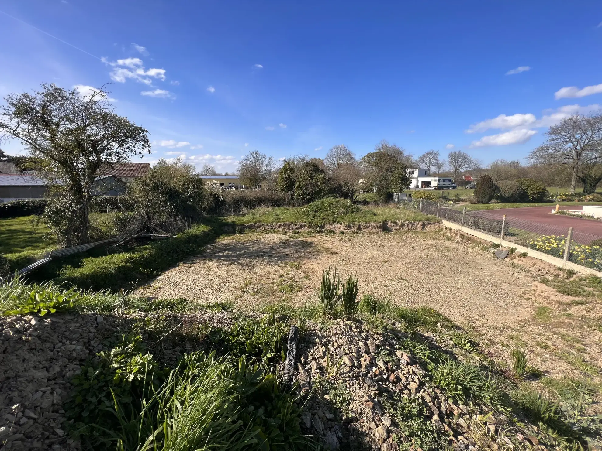 Terrain à bâtir de 605 m² à Guilberville, viabilisé et sans copropriété 
