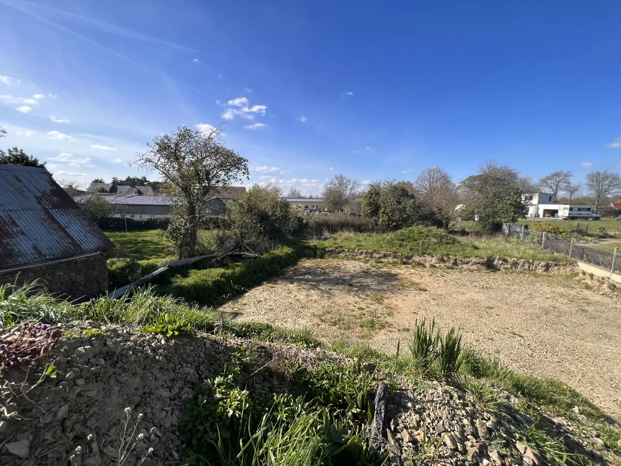Terrain à bâtir de 605 m² à Guilberville, viabilisé et sans copropriété 