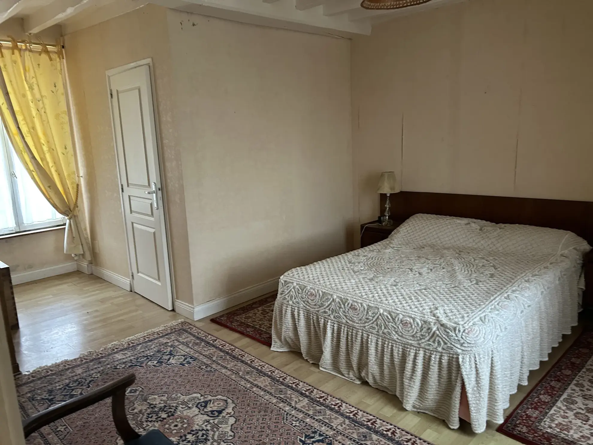 Très belle propriété avec gîte, dépendances et grandes pièces près du Morvan à Varzy 