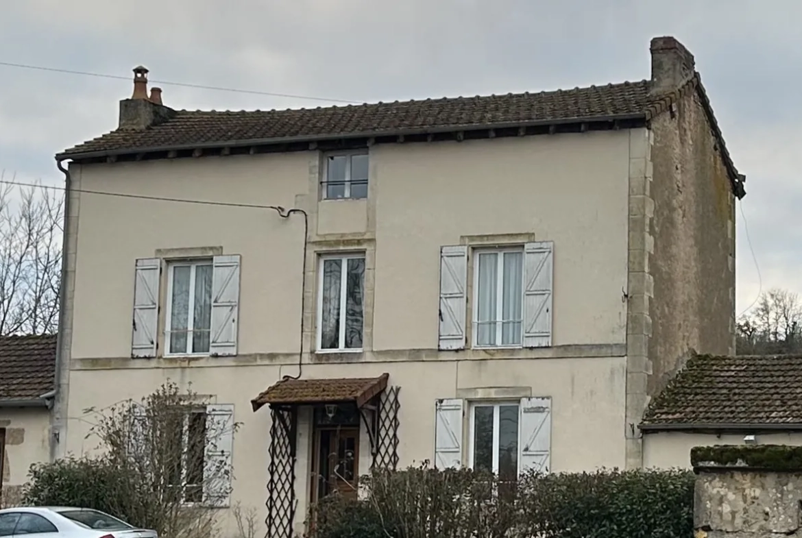 Très belle propriété avec gîte, dépendances et grandes pièces près du Morvan à Varzy 