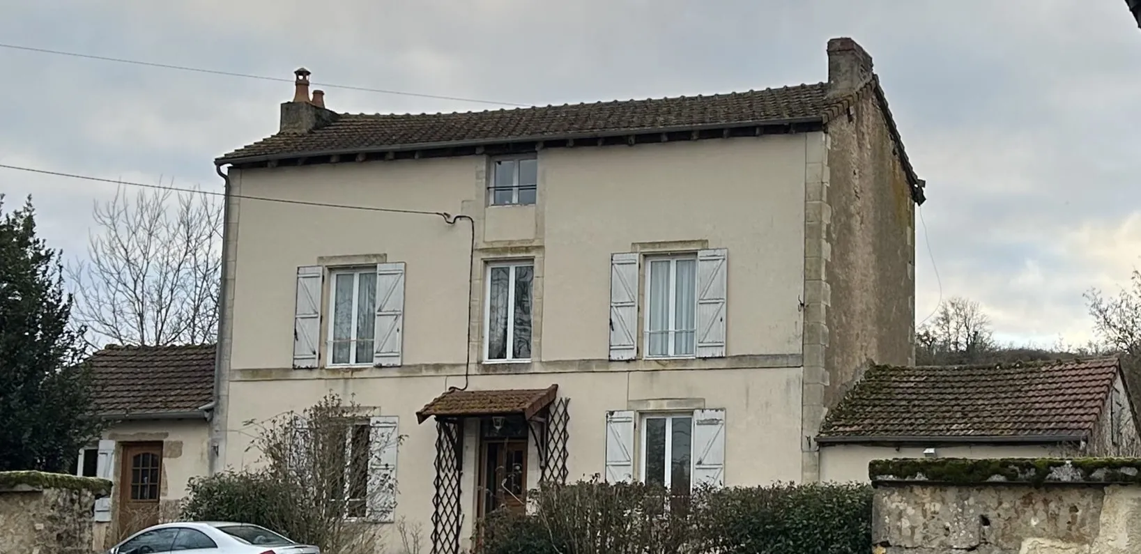 Très belle propriété avec gîte, dépendances et grandes pièces près du Morvan à Varzy 