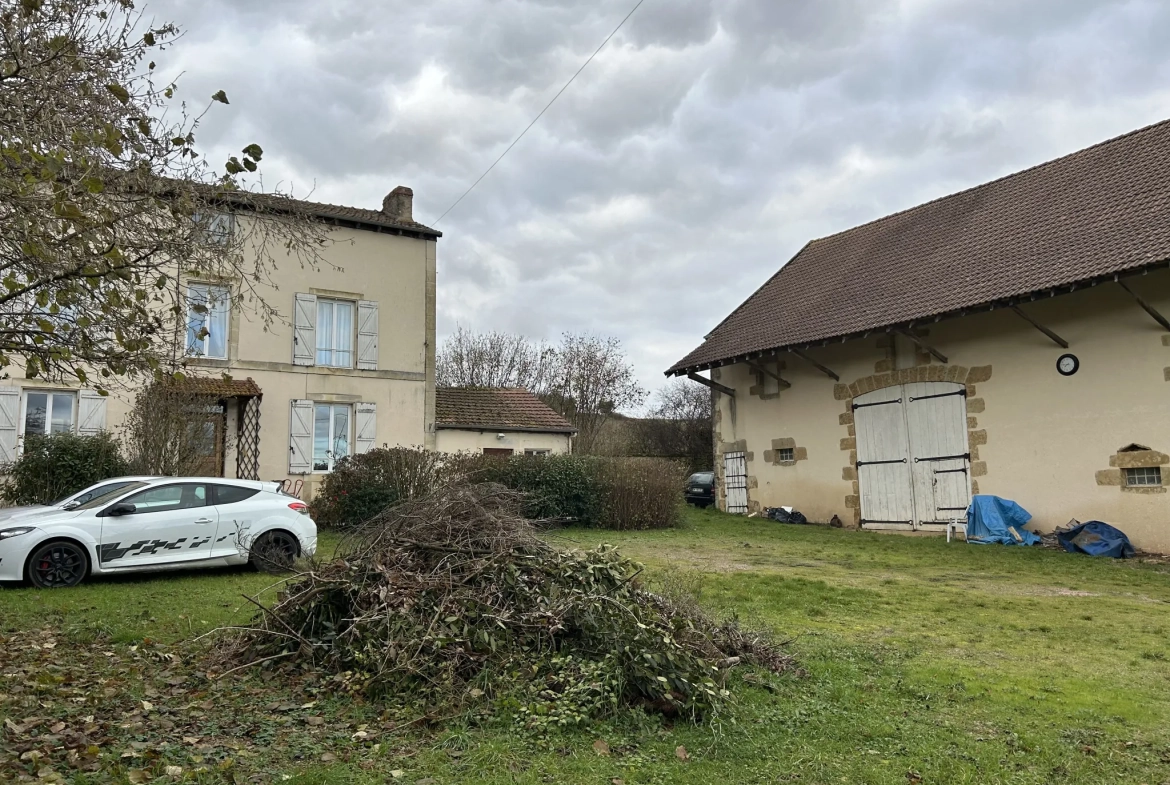 Très belle propriété avec gîte, dépendances et grandes pièces près du Morvan à Varzy 