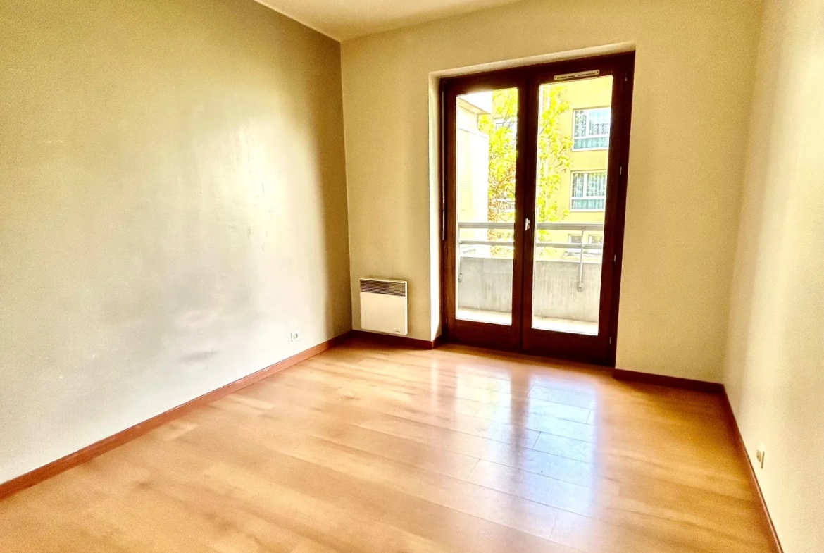Appartement de 49m² à Thonon-les-Bains près de la gare avec balcons et stationnement 