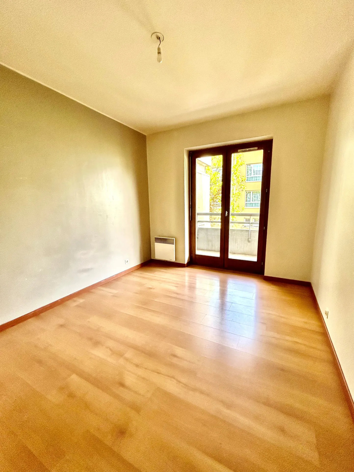 Appartement de 49m² à Thonon-les-Bains près de la gare avec balcons et stationnement 