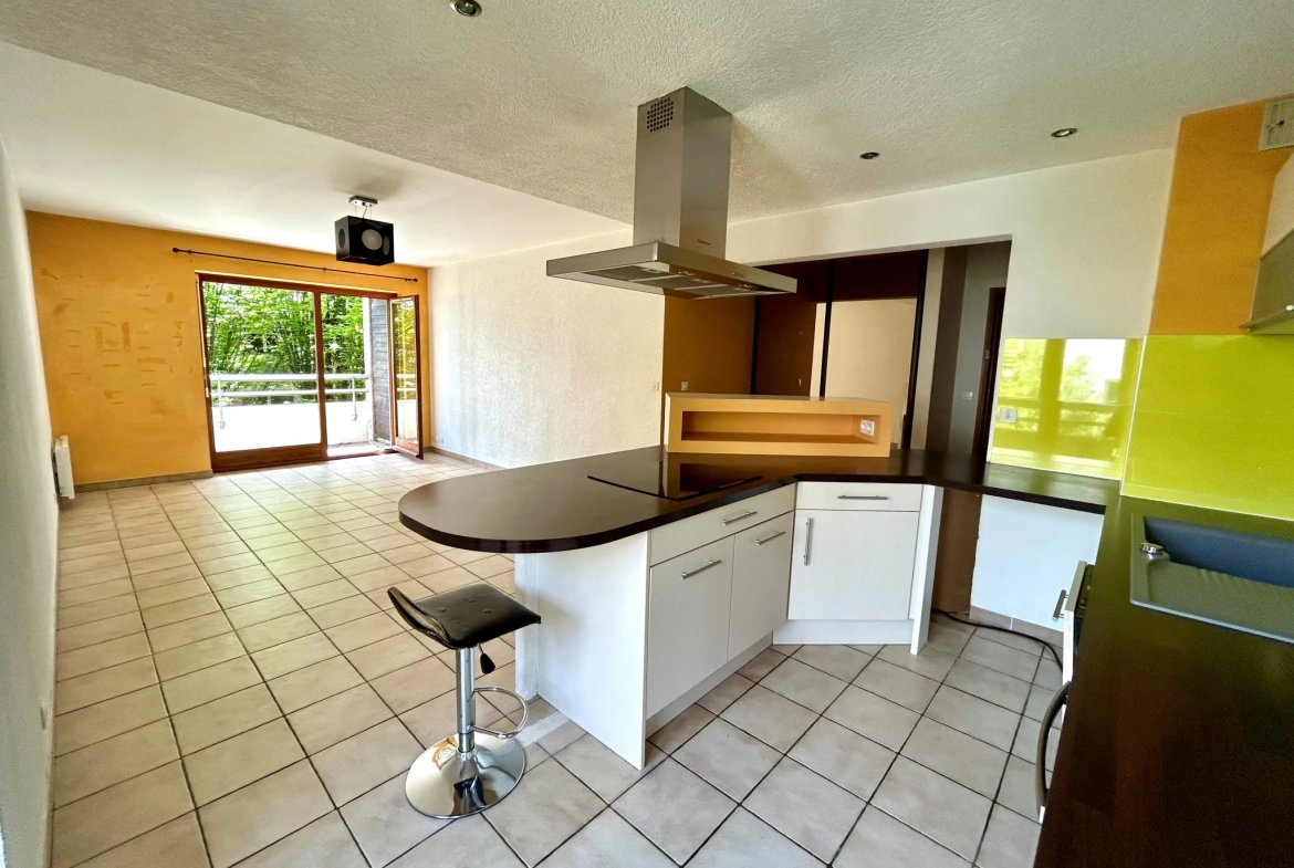 Appartement de 49m² à Thonon-les-Bains près de la gare avec balcons et stationnement 