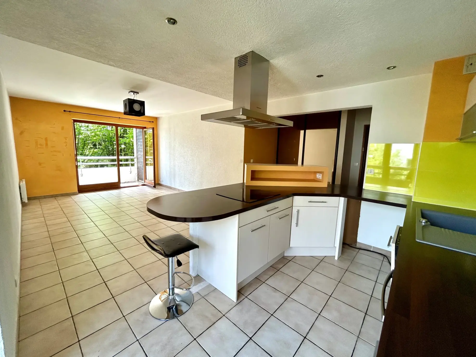 Appartement de 49m² à Thonon-les-Bains près de la gare avec balcons et stationnement 